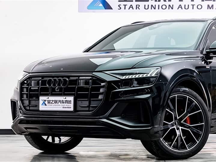 Фото 2 - Audi Q8