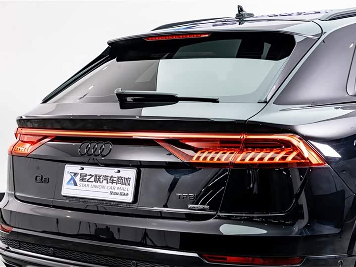 Фото 8 - Audi Q8