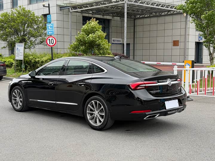Photo 6 - Buick LaCrosse