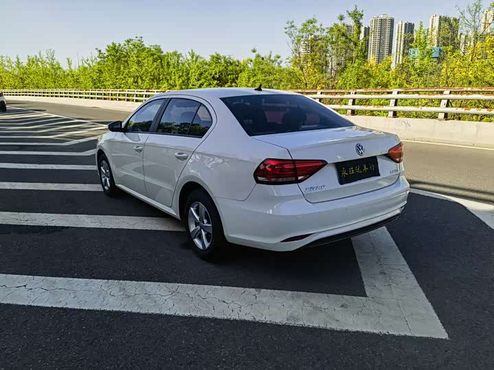 Фото 4 - Volkswagen Lavida