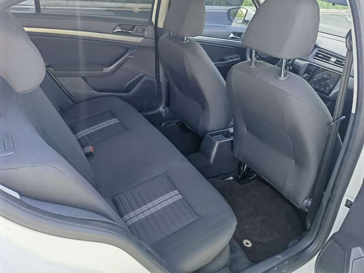 Фото 9 - Volkswagen Lavida
