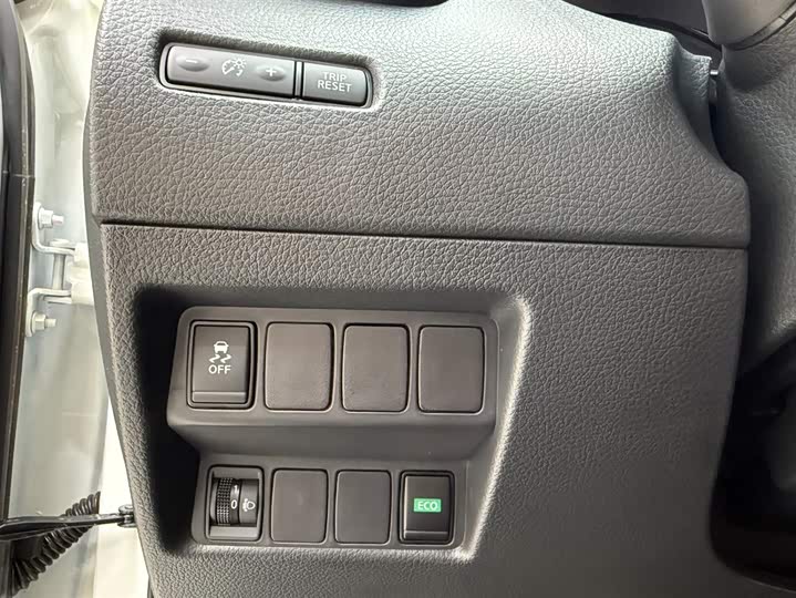 Nissan X-Trail 2025 2025款 荣誉 2.0L 两驱领先版