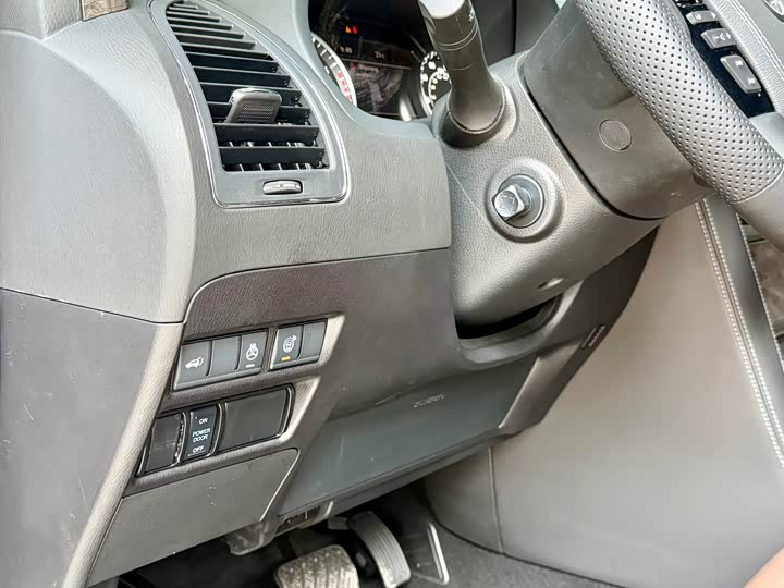 Nissan Armada 2023 2023款 ARMADA 5.6L 无敌舰队铂金版