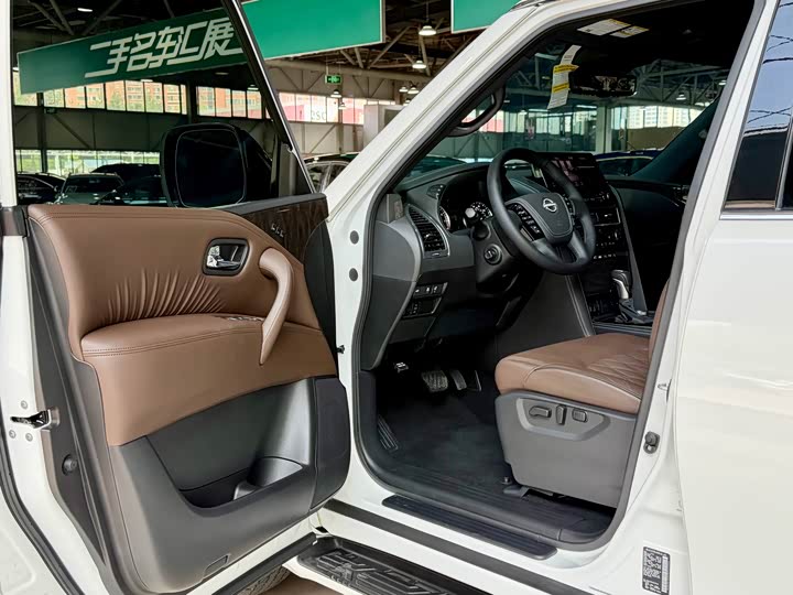 Nissan Armada 2023 2023款 ARMADA 5.6L 无敌舰队铂金版