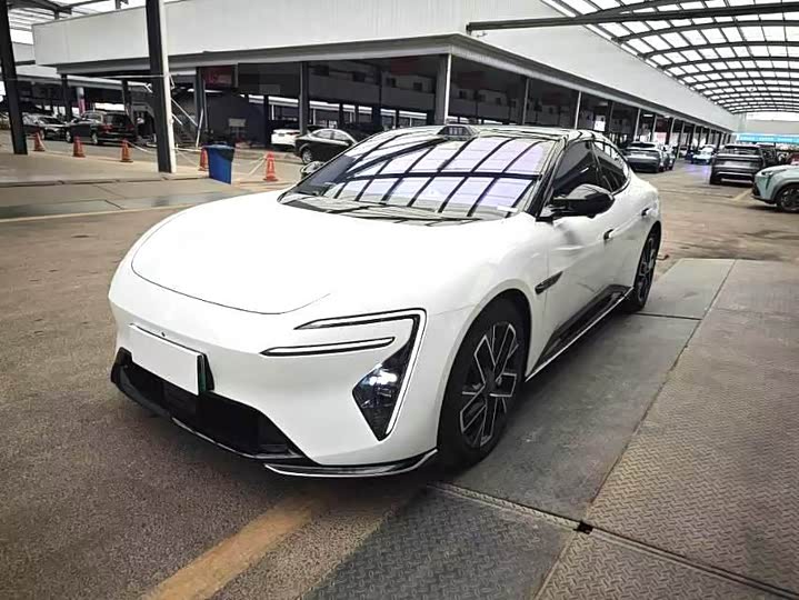 Avatr 06