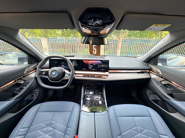 BMW i5 2025 2025款 xDrive 50L 豪华套装