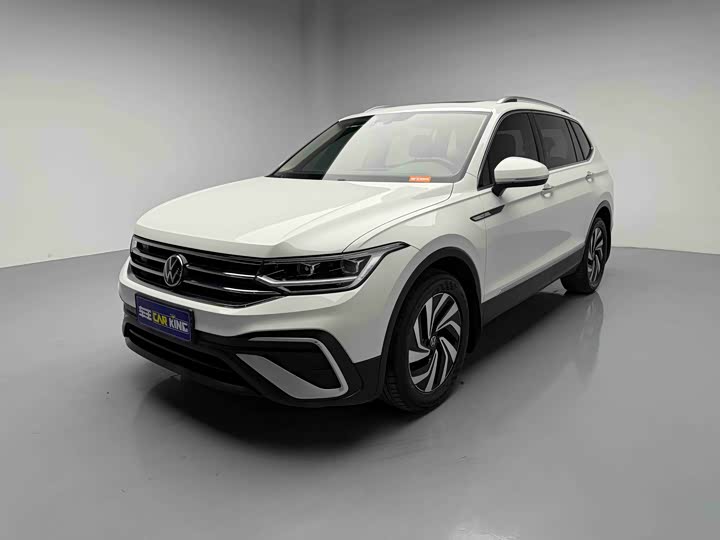 Фото 1 - Volkswagen Tiguan L Pro