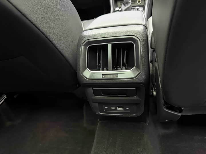 Фото 6 - Volkswagen Tiguan L Pro