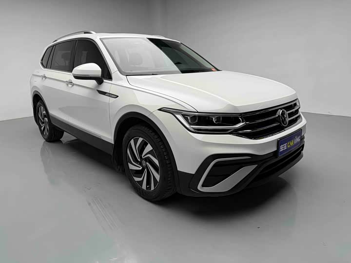 Фото 8 - Volkswagen Tiguan L Pro