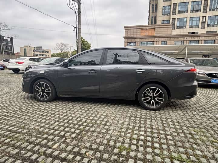 Roewe D6 2025 2025款 450km 优享版