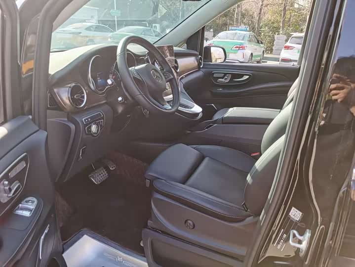 Mercedes-Benz V-Class 2022 2022款 V 260 L 长轴距豪华版