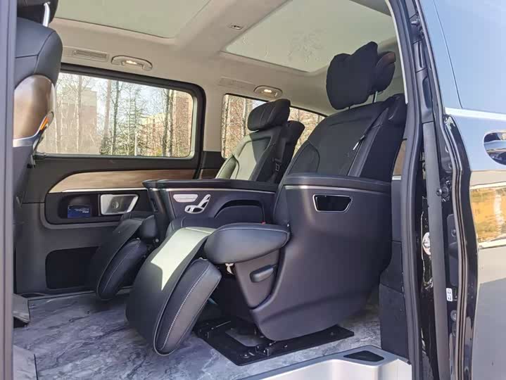 Mercedes-Benz V-Class 2022 2022款 V 260 L 长轴距豪华版