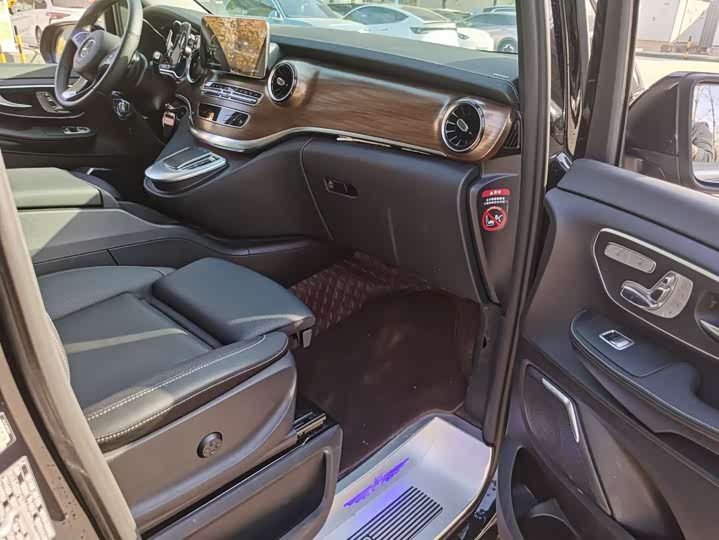 Mercedes-Benz V-Class 2022 2022款 V 260 L 长轴距豪华版