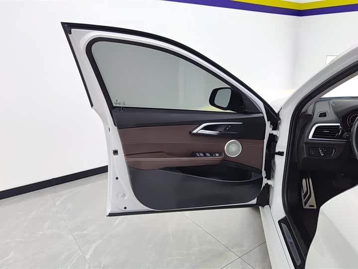 BMW 1 Series 2023 2023款 120i M运动曜夜版