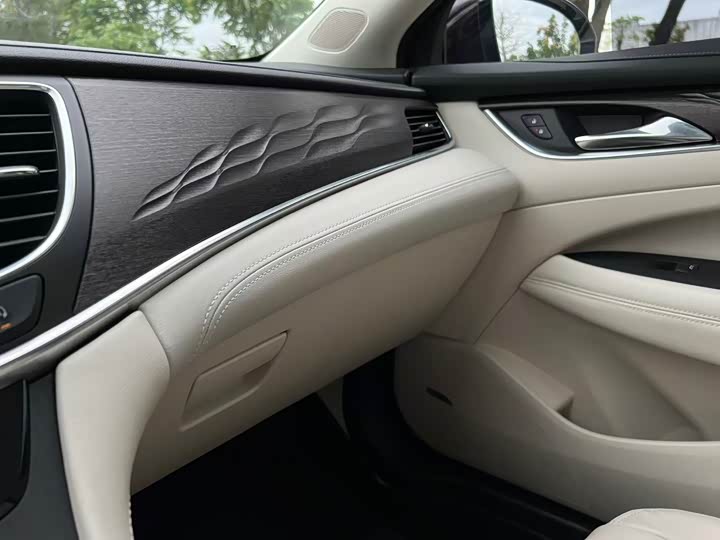 Zdjęcie 6 - Buick LaCrosse