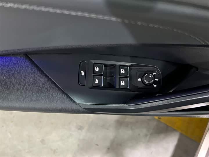Фото 9 - Volkswagen Sagitar L