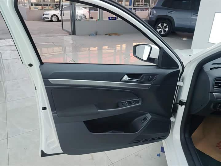 Фото 7 - Volkswagen Lavida