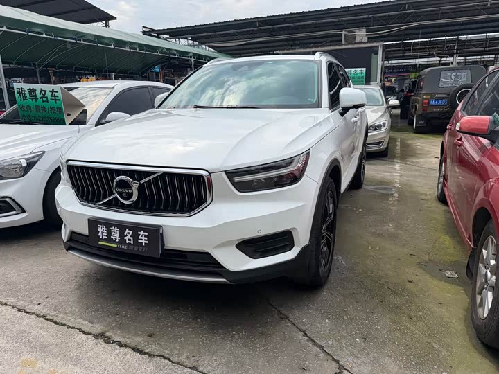 Фото 1 - Volvo XC40