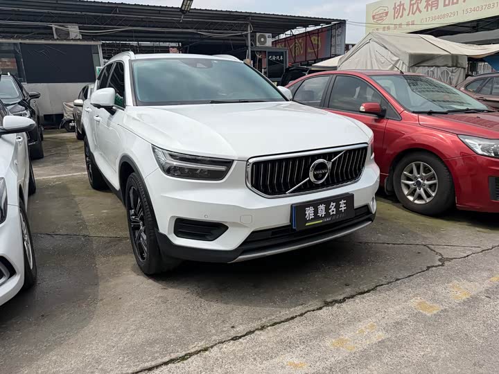 Фото 2 - Volvo XC40