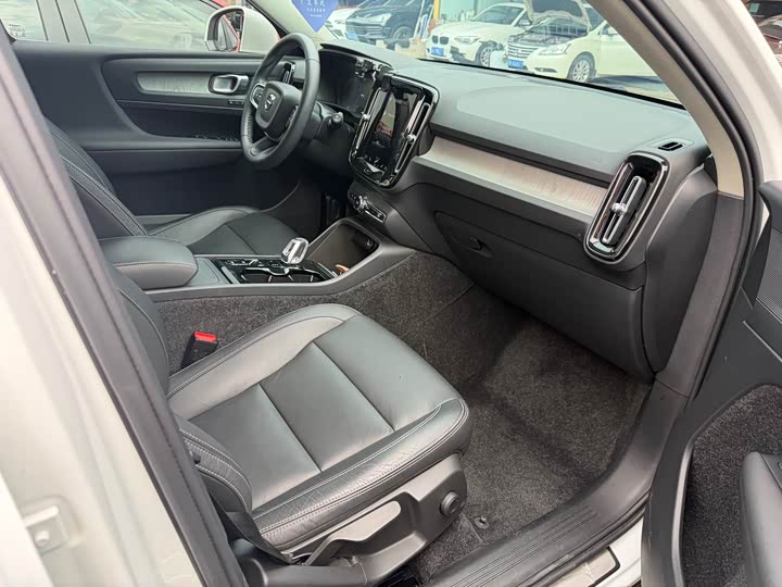 Фото 5 - Volvo XC40