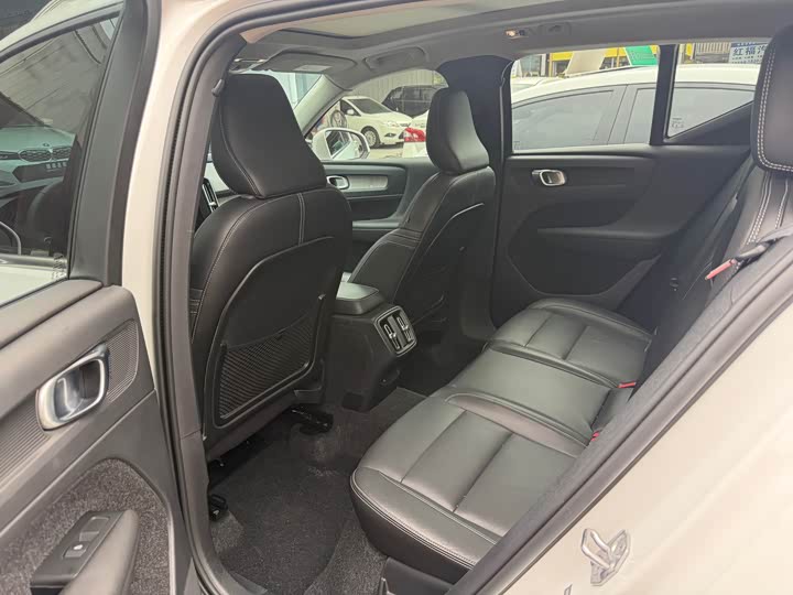 Фото 7 - Volvo XC40