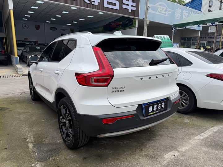 Фото 9 - Volvo XC40