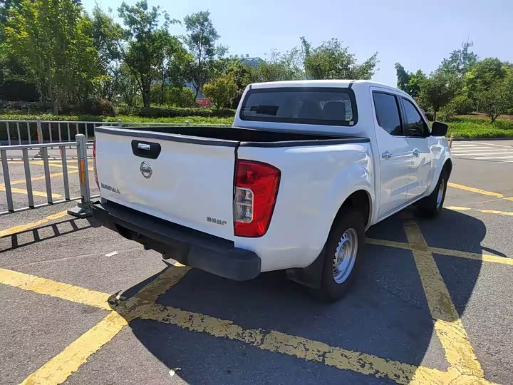 Nissan Navara 2022 2022款 2.5L 手动两驱尊贵型QR25