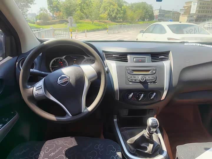 Nissan Navara 2022 2022款 2.5L 手动两驱尊贵型QR25