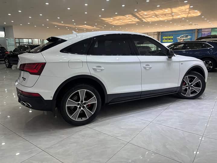 Audi Q5L Sportback 2022 2022款 改款 40 TFSI 豪华型