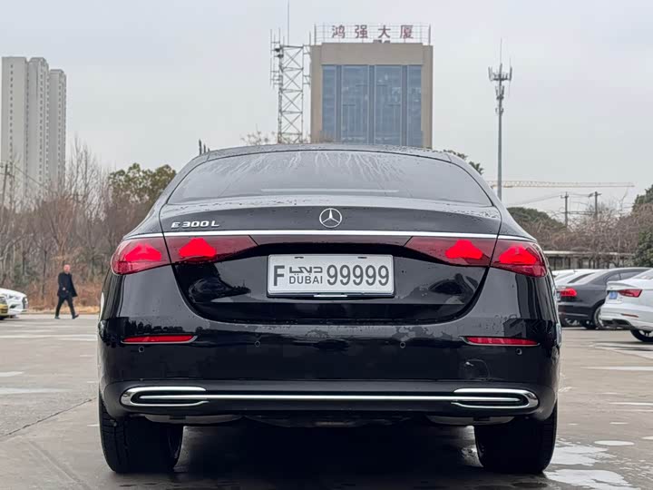 Фото 9 - Mercedes-Benz E-Class