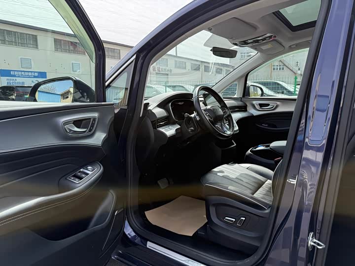 Roewe iMax 8 2023 2023款 400TGI 舒享版