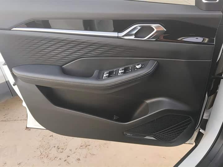 Geely Coolray 2025 2025款 缤越L 1.5TD DCT 星钻