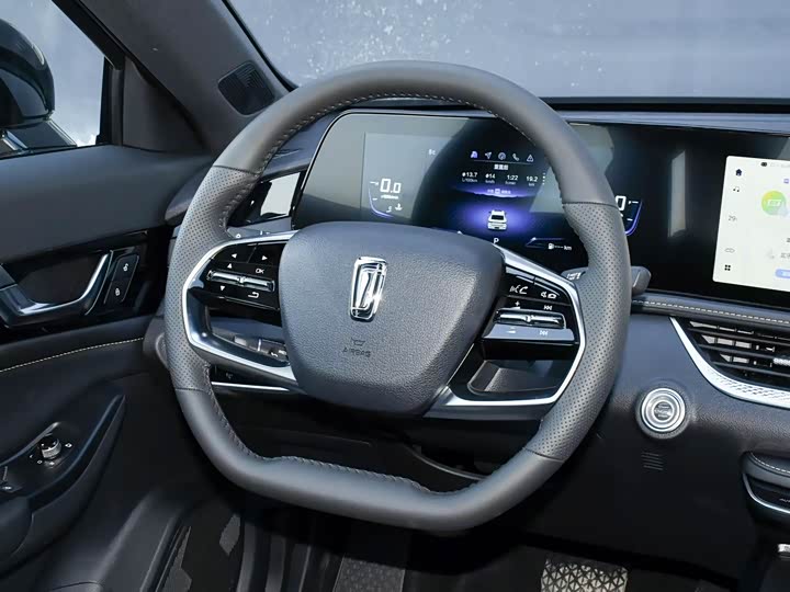 2025 Bestune B70
