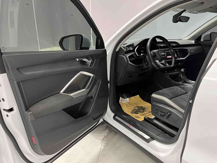 Zdjęcie 7 - Audi Q3
