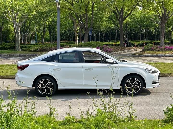 MG Motor 5 2026 2026款 300DTGI 全球旗舰MAX版