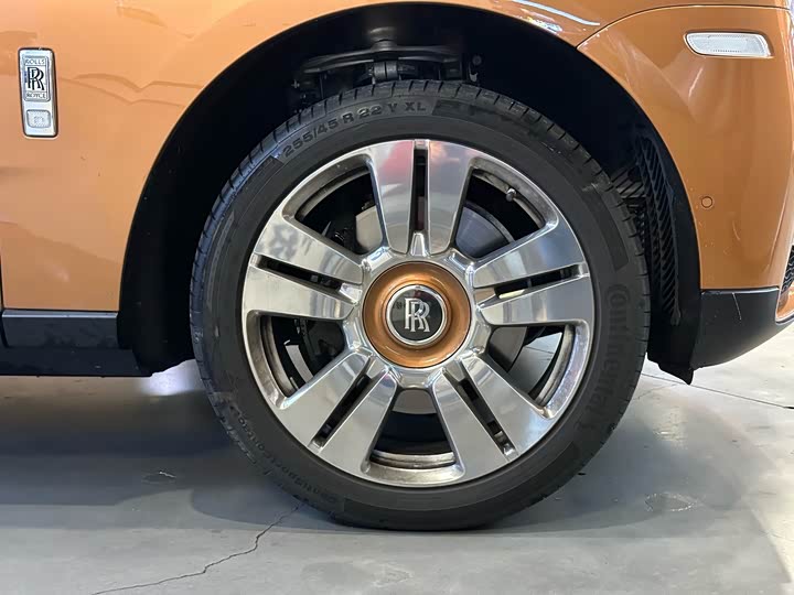 Фото 6 - Rolls-Royce Cullinan