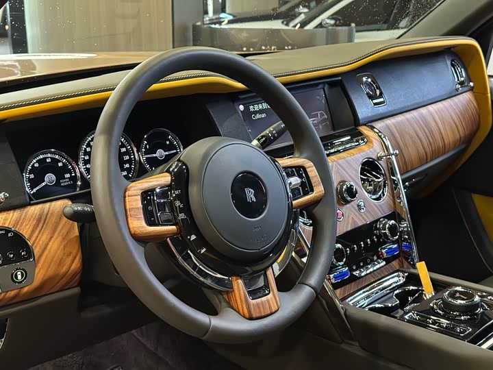 Фото 8 - Rolls-Royce Cullinan