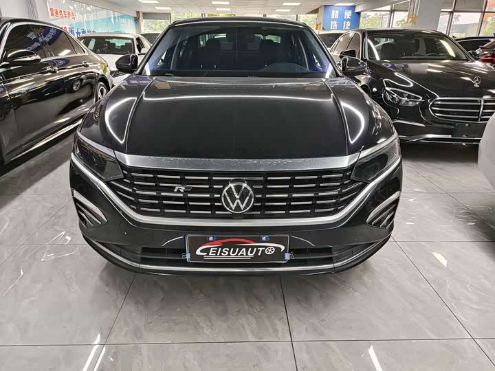 Фото 2 - Volkswagen Passat
