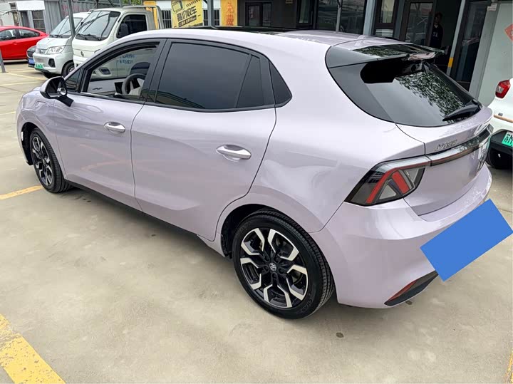 Фото 8 - MG Motor 4 EV