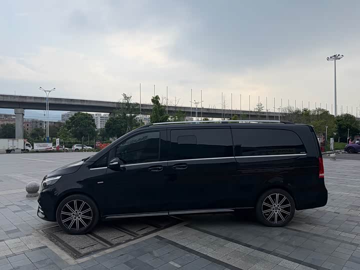 Mercedes-Benz V-Class 2022 2022款 V 260 L 长轴距豪华版