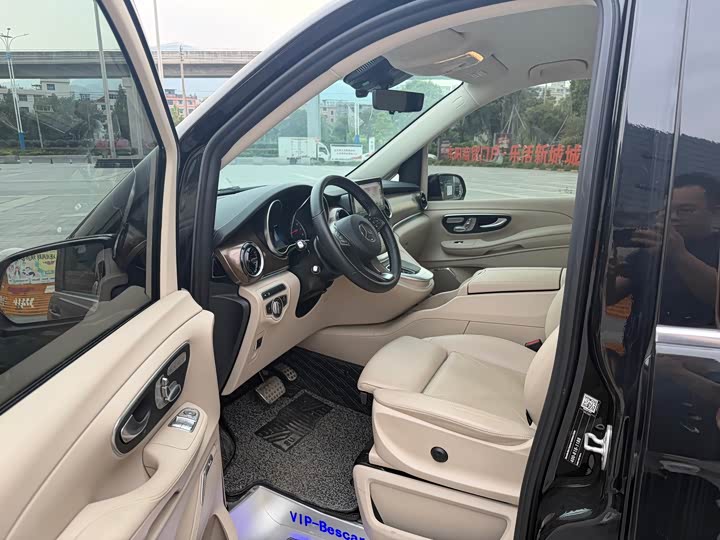 Mercedes-Benz V-Class 2022 2022款 V 260 L 长轴距豪华版
