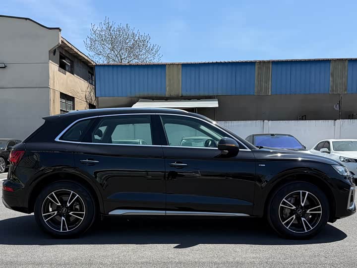 Фото 5 - Audi Q5L