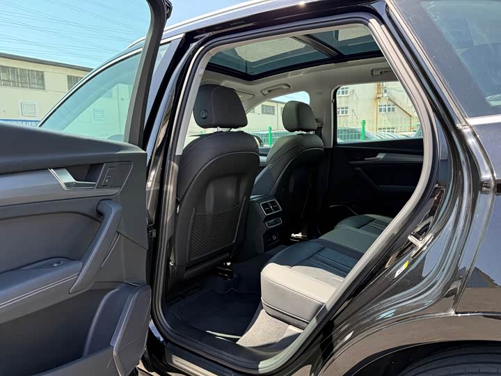Фото 6 - Audi Q5L