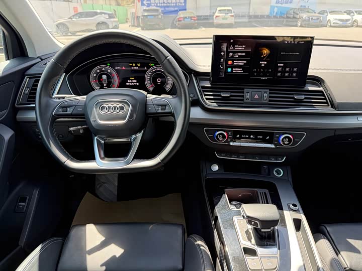 Фото 9 - Audi Q5L
