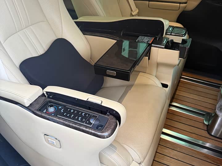 Фото 4 - Toyota Vellfire
