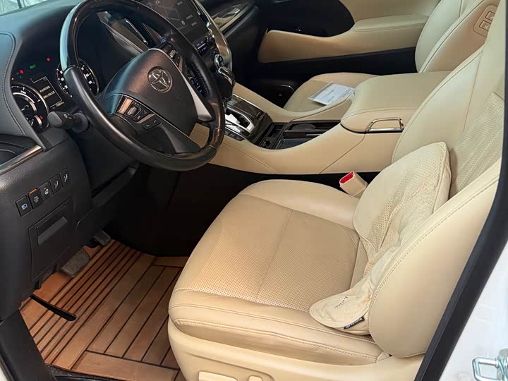 Фото 8 - Toyota Vellfire