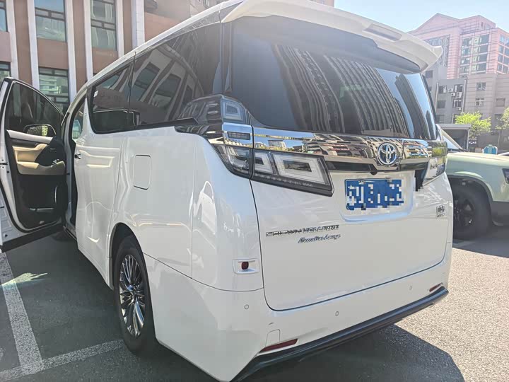 Фото 9 - Toyota Vellfire