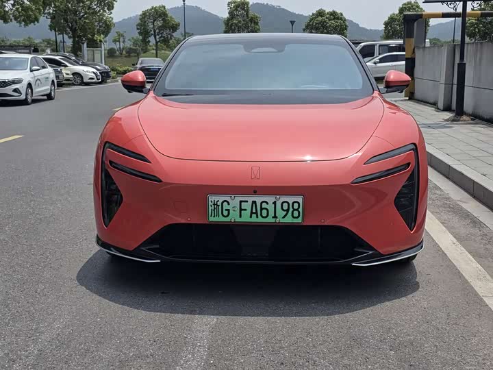 2025 Avatr 06