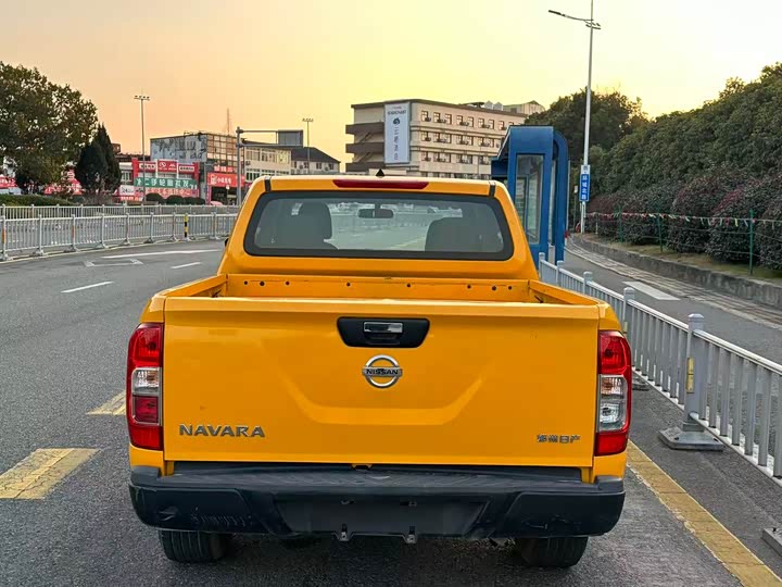 Nissan Navara 2021 2021款 2.5L 改款 手动两驱智尊型QR25