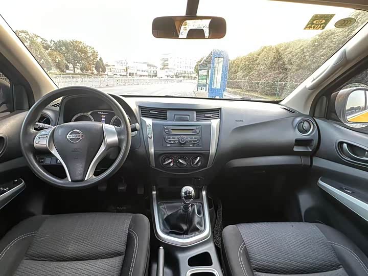 Nissan Navara 2021 2021款 2.5L 改款 手动两驱智尊型QR25